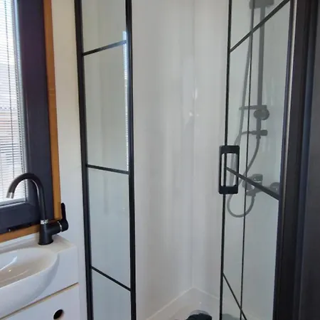 Les Tiny Du Pre Mathy - Insolites Avec Jacuzzi A