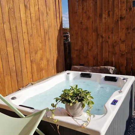 Les Tiny Du Pre Mathy - Insolites Avec Jacuzzi A Country house Profondeville