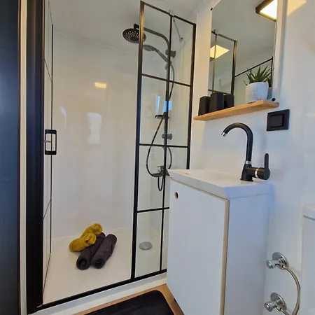 Les Tiny Du Pre Mathy - Insolites Avec Jacuzzi A Profondeville