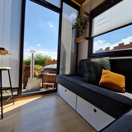 Εξοχικό σπίτι Les Tiny Du Pre Mathy - Insolites Avec Jacuzzi A