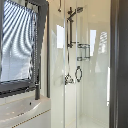 Les Tiny Du Pre Mathy - Insolites Avec Jacuzzi A * Profondeville