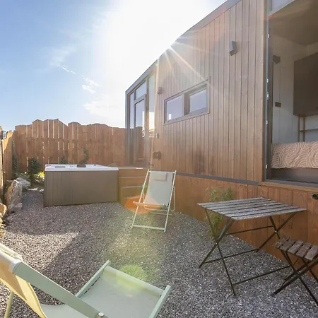 Les Tiny Du Pre Mathy - Insolites Avec Jacuzzi A Profondeville