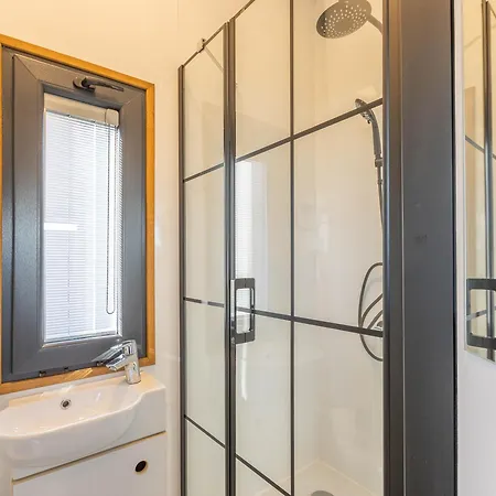 Les Tiny Du Pre Mathy - Insolites Avec Jacuzzi A *