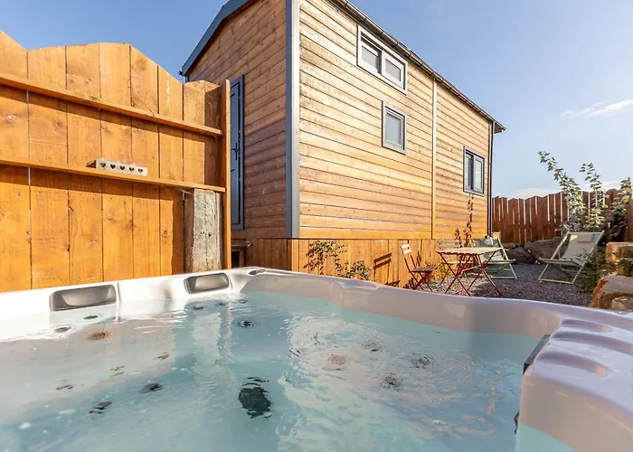 Les Tiny Du Pre Mathy - Insolites Avec Jacuzzi A